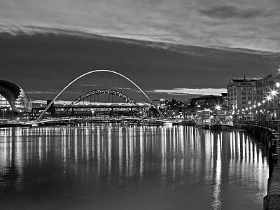 millennium-bridge-dec09 0029mono